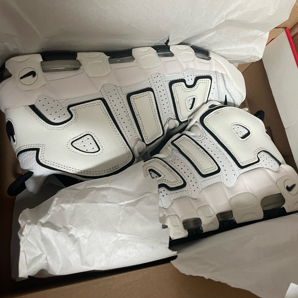 NWT Nike Uptempo